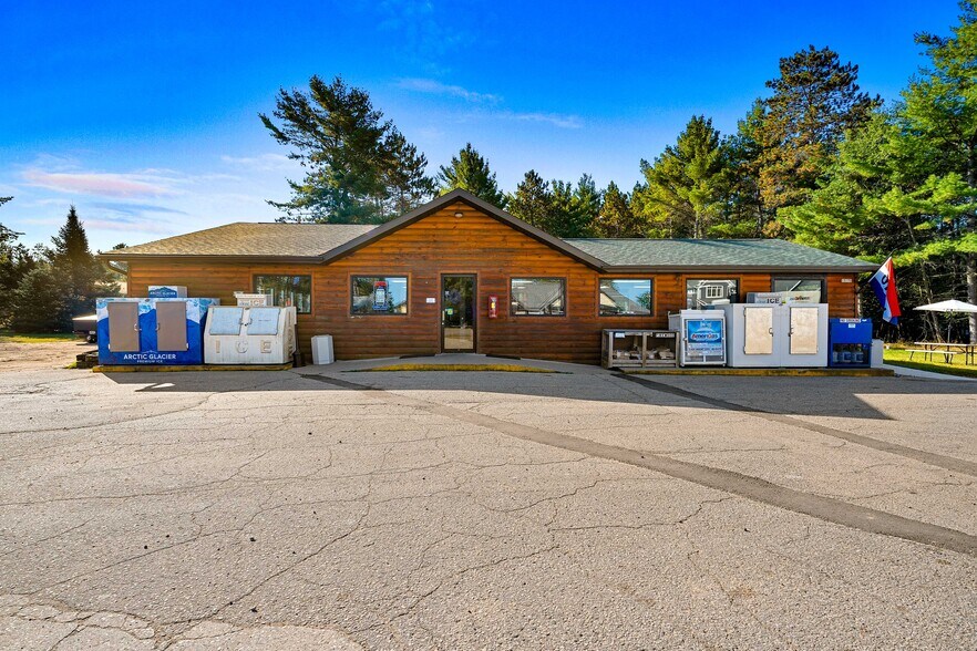 15376 County Highway W, Crivitz, WI à vendre - Photo principale – Image 1 sur 58