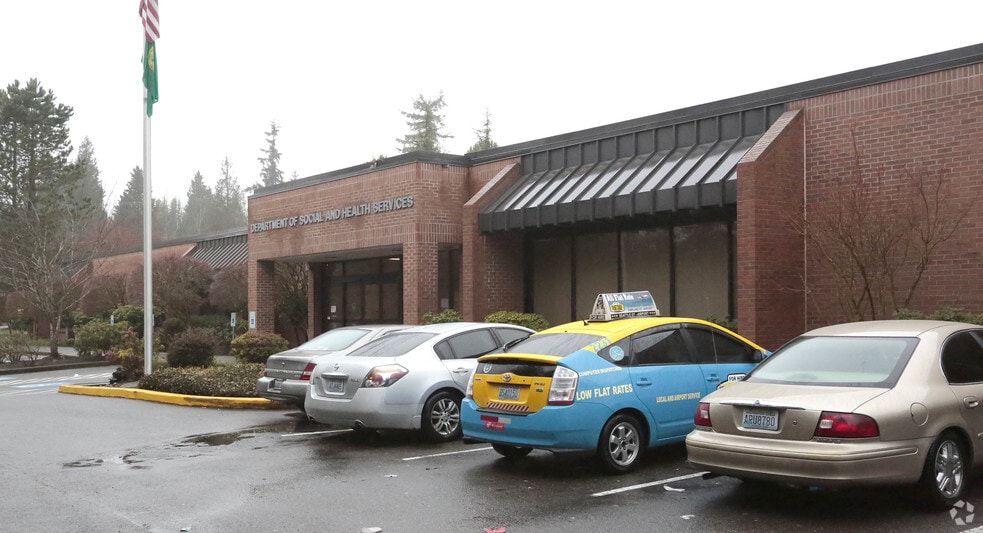 616 S 348th St, Federal Way, WA à louer - Photo de l’immeuble – Image 2 sur 5