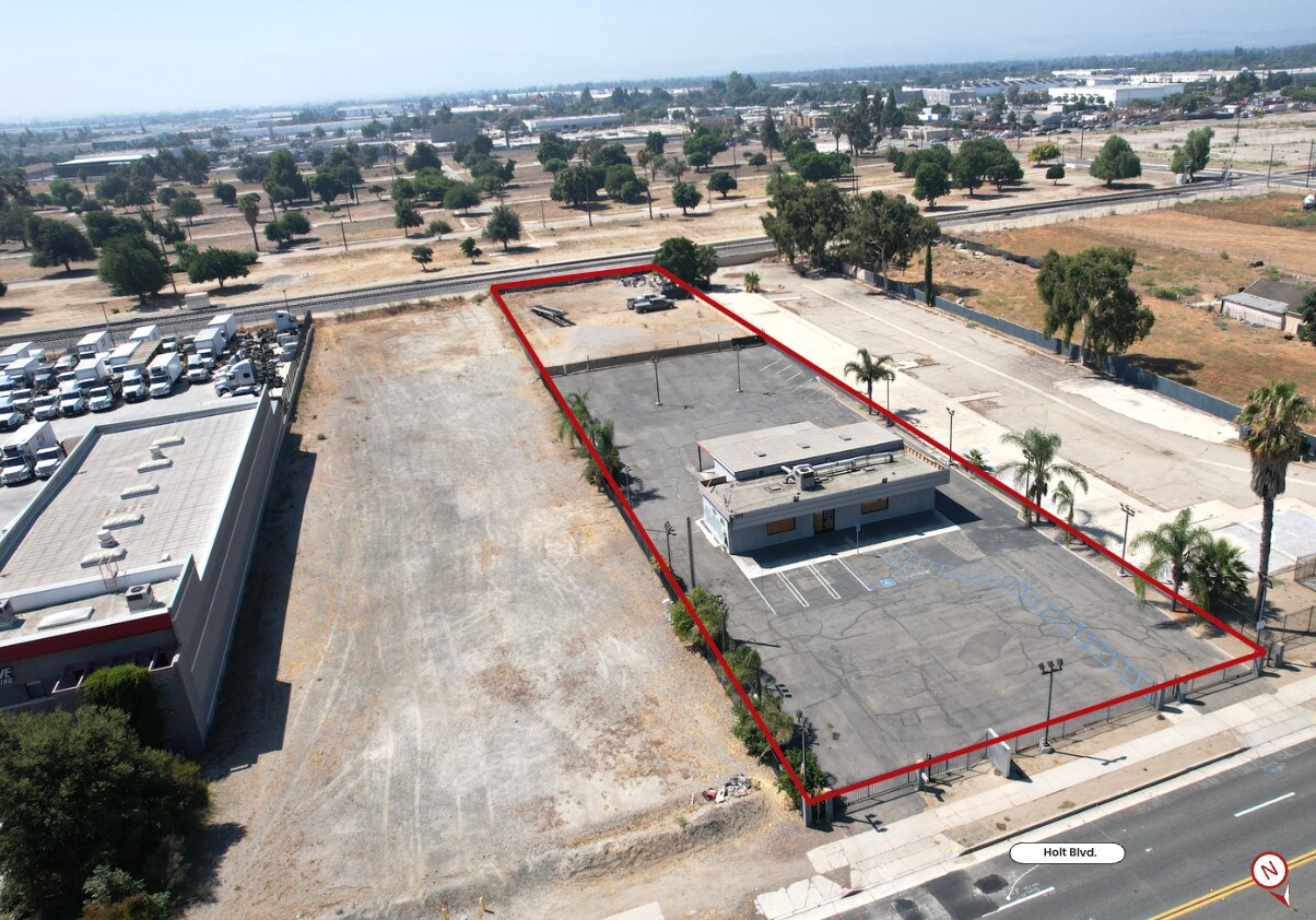 958 E Holt Blvd, Ontario, CA à vendre Photo de l’immeuble– Image 1 sur 5