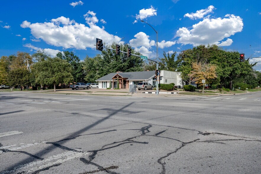 2300 N Lorraine St, Hutchinson, KS à louer - Photo de l’immeuble – Image 2 sur 18