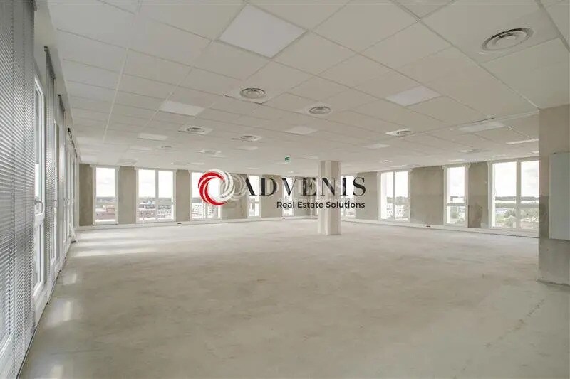 Bureau dans Champs-sur-Marne à louer - Photo de l’immeuble – Image 3 sur 12