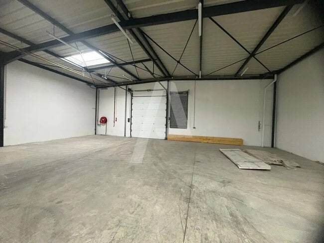 Plus de détails pour Local d'activités à louer