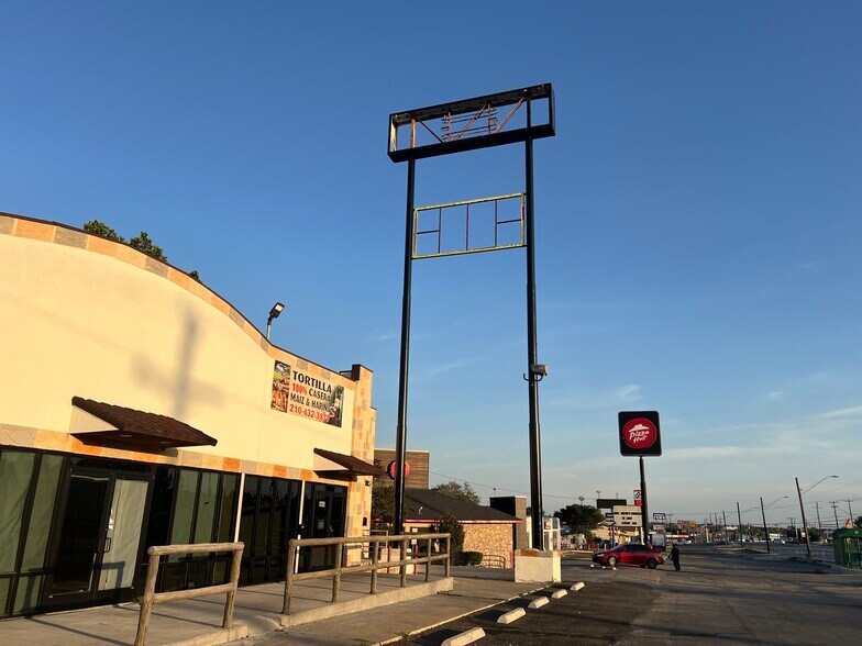 6642-6646 San Pedro Ave, San Antonio, TX à louer - Photo de l’immeuble – Image 3 sur 13