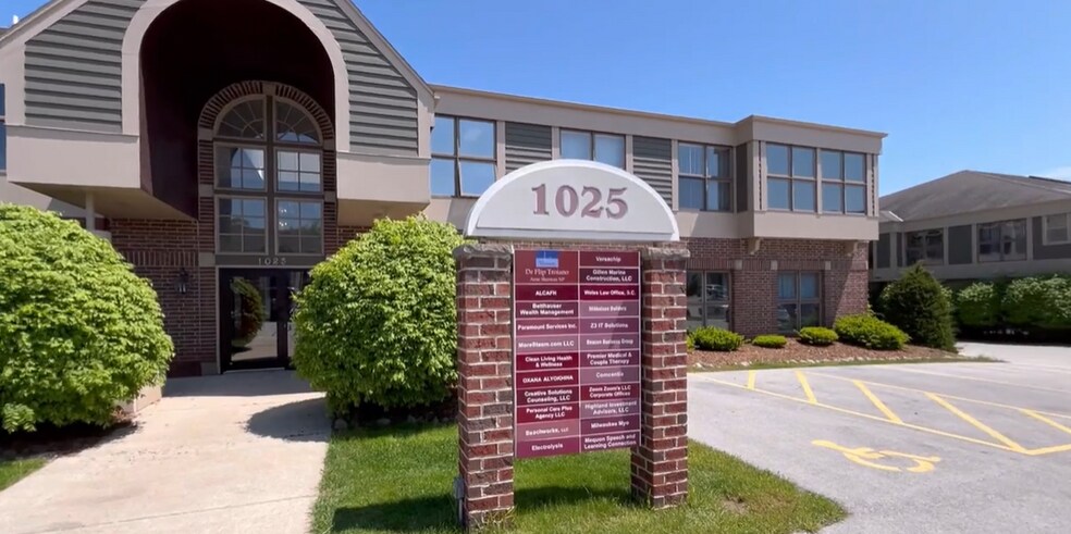 1025 W Glen Oaks Ln, Mequon, WI à vendre - Vidéo sur l’annonce professionnelle – Image 3 sur 24