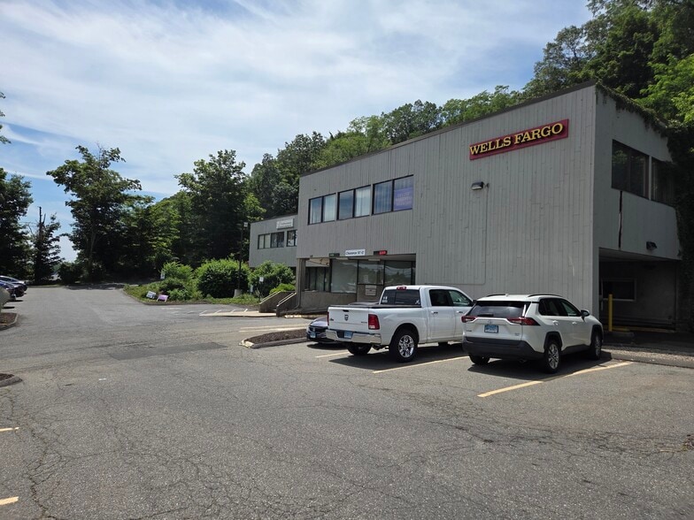 260 Amity Rd, Woodbridge, CT à vendre - Photo de l’immeuble – Image 2 sur 8