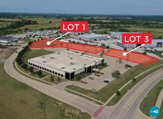 Plus de détails pour 1450 N Center Point Rd, Hiawatha, IA - Terrain à vendre