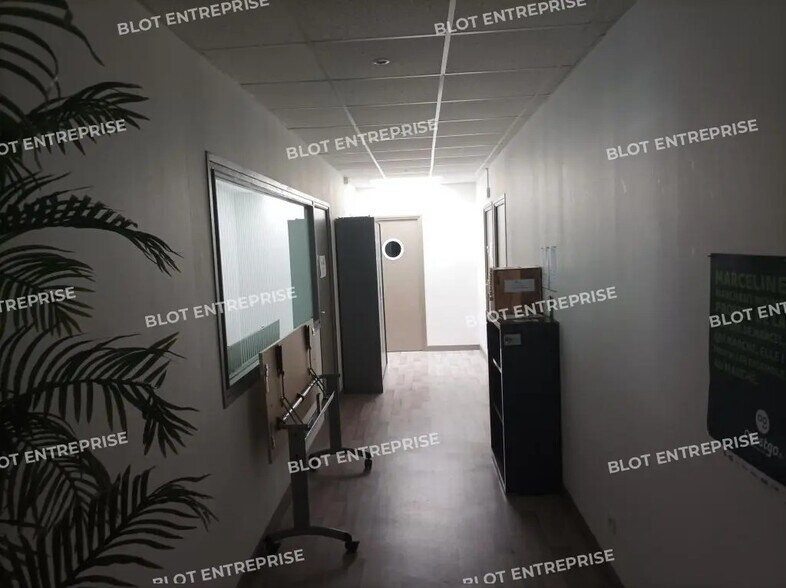 Bureau dans Saint-Brieuc à louer - Photo de l’immeuble – Image 2 sur 10