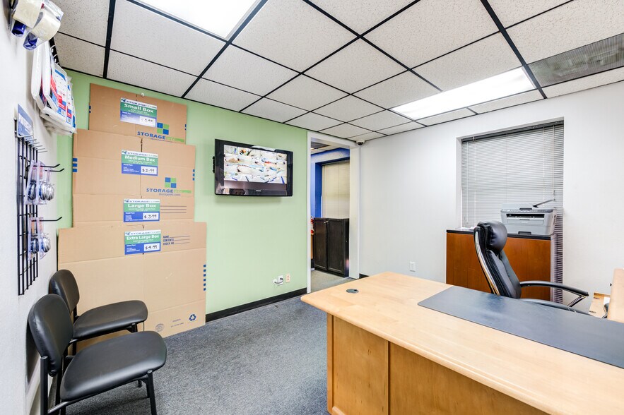 12087 Lopez Canyon Rd, Sylmar, CA à louer - Photo de l’immeuble – Image 3 sur 4