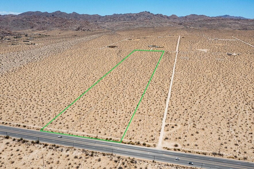 108 Twentynine Palms Highway, Joshua Tree, CA à vendre - Photo principale – Image 1 sur 12