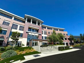 12544 High Bluff Dr, San Diego, CA à louer Photo de l’immeuble– Image 2 sur 4