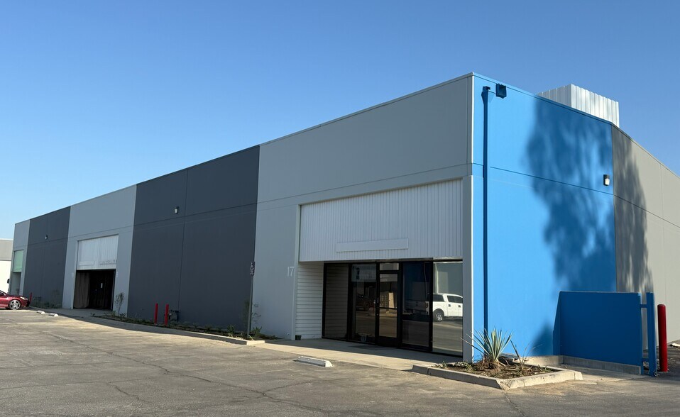 12345 Mills Ave, Chino, CA à louer - Photo de l’immeuble – Image 3 sur 8