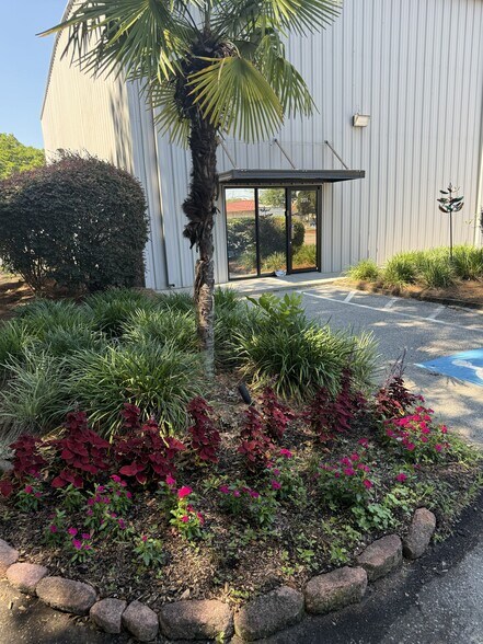 1384 Remount Rd, Charleston, SC à louer - Photo de l’immeuble – Image 2 sur 15