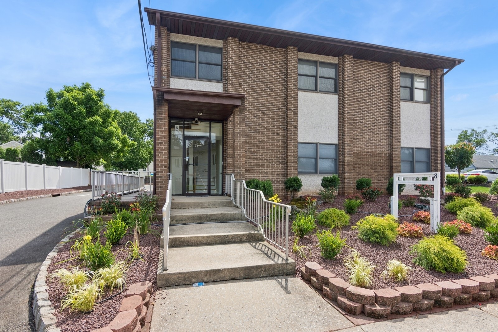 8 Brant Ave, Clark, NJ à louer Photo de l’immeuble– Image 1 sur 23
