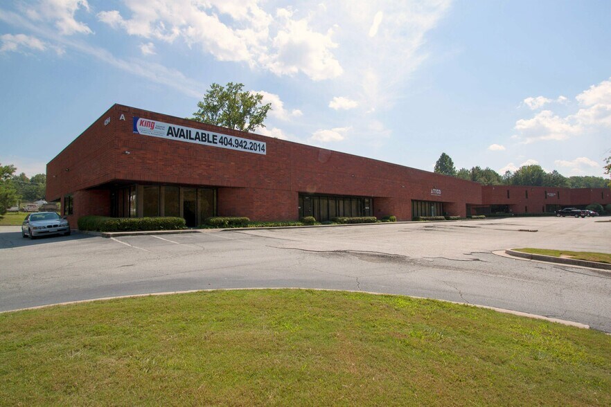 4264 Winters Chapel Rd, Doraville, GA à louer - Photo de l’immeuble – Image 1 sur 5