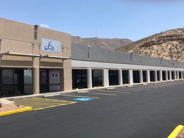 120 Paragon Ln, El Paso, TX à louer - Photo de l’immeuble – Image 1 sur 12
