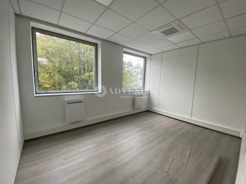 Bureau dans Pontoise à louer - Photo de l’immeuble – Image 3 sur 10