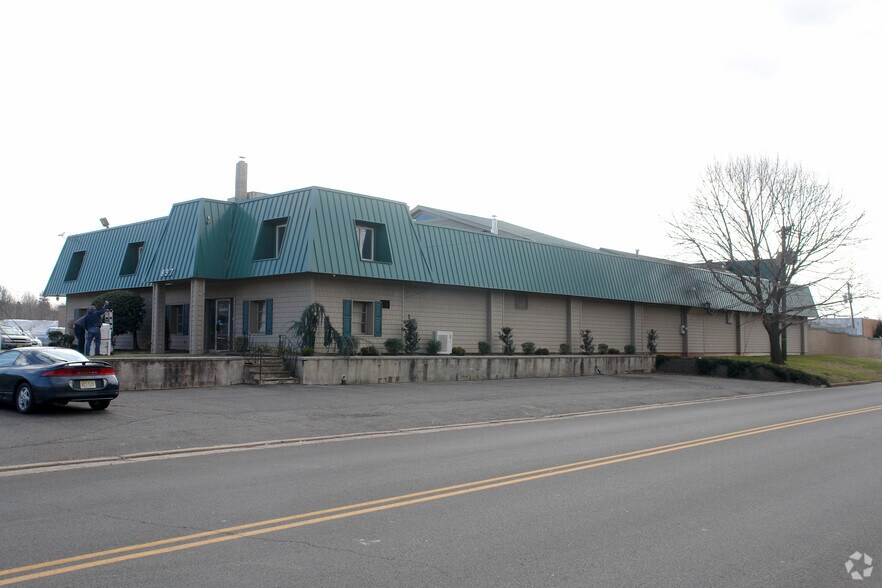 897 South Ave, Middlesex, NJ à vendre - Photo principale – Image 1 sur 3