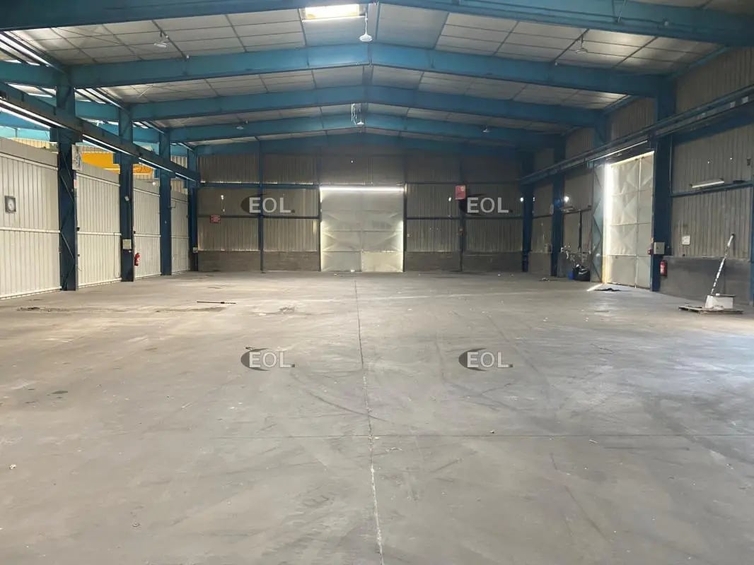 Local d’activités dans Saint-Rémy-de-Provence à louer Photo de l’immeuble– Image 1 sur 3