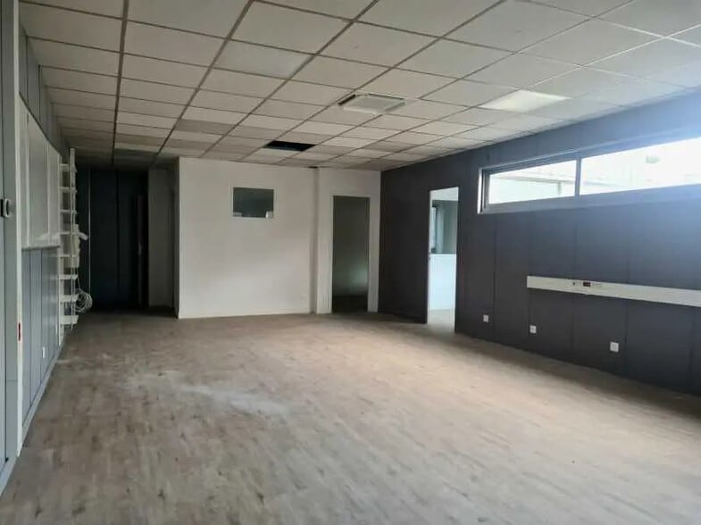 Bureau dans Gentilly à louer - Photo de l’immeuble – Image 3 sur 9