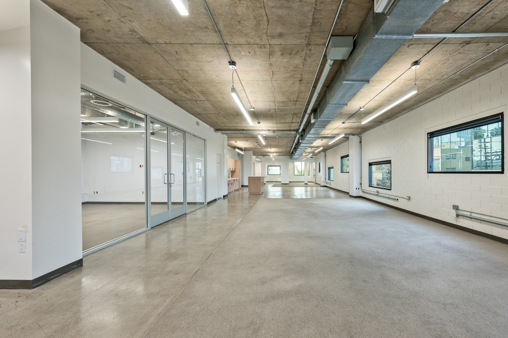 11388-11390 W Olympic Blvd, Los Angeles, CA à louer Photo principale– Image 1 sur 13