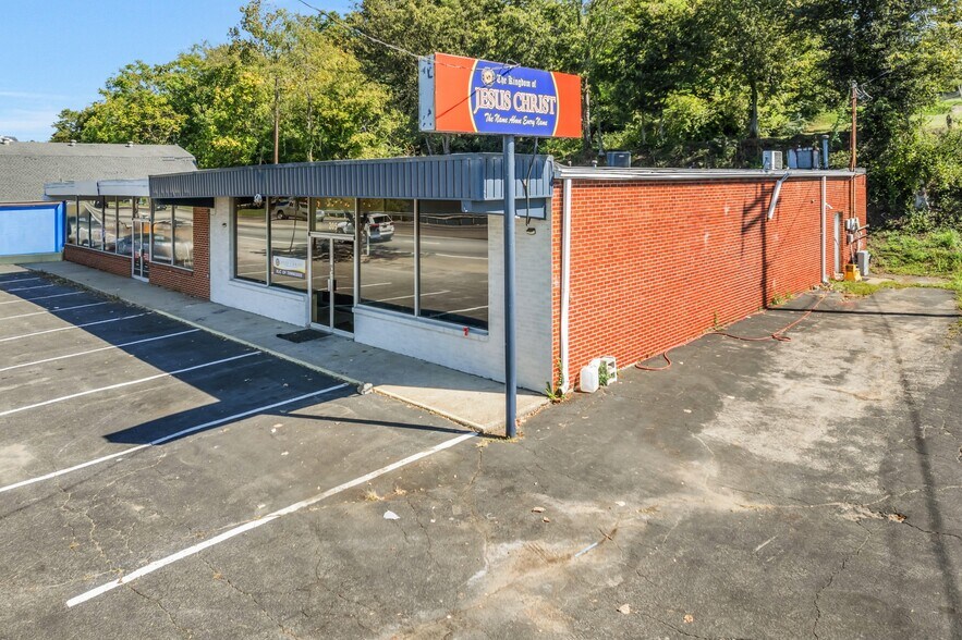 207 and 211 N Riverside Dr portefeuille de 2 biens à vendre sur LoopNet.fr - Photo de l’immeuble – Image 3 sur 45