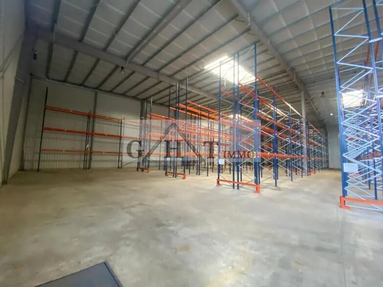 Industriel/Logistique dans Vaux-le-Pénil à vendre - Photo intérieure – Image 2 sur 12