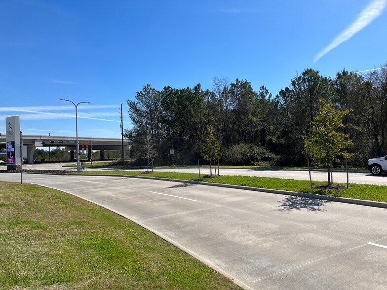 A total of 1.8 acre corner ST Highway 24 portefeuille de 2 biens à vendre sur LoopNet.fr - Photo de l’immeuble – Image 3 sur 9