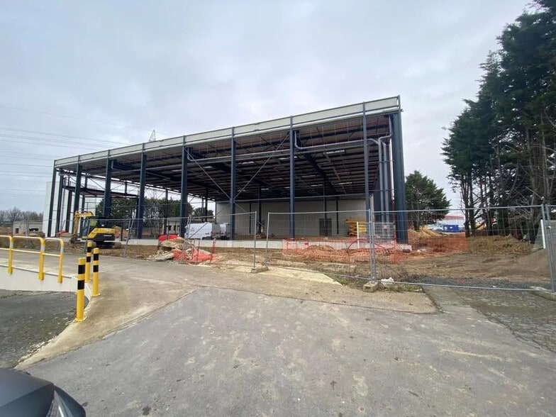 Local d’activités dans Tremblay-en-France à louer - Photo de la construction – Image 1 sur 5