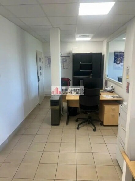 Bureau dans Nîmes à louer - Photo de l’immeuble – Image 2 sur 3