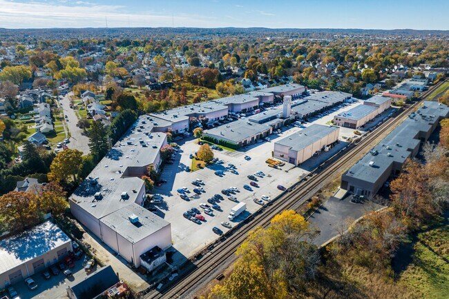 Plus de détails pour 108 Clematis Ave, Waltham, MA - Différents types d’espaces à louer