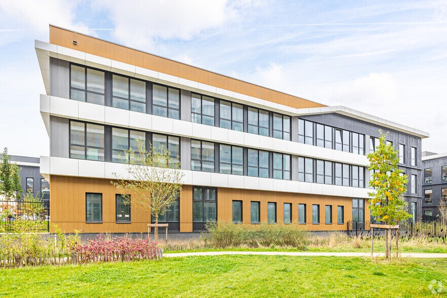 Local d’activités dans Nanterre à louer - Photo de l’immeuble – Image 3 sur 3