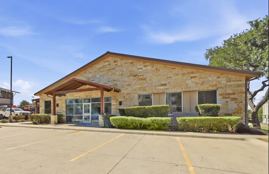 333 E Highway 290, Dripping Springs, TX à louer - Photo de l’immeuble – Image 2 sur 30
