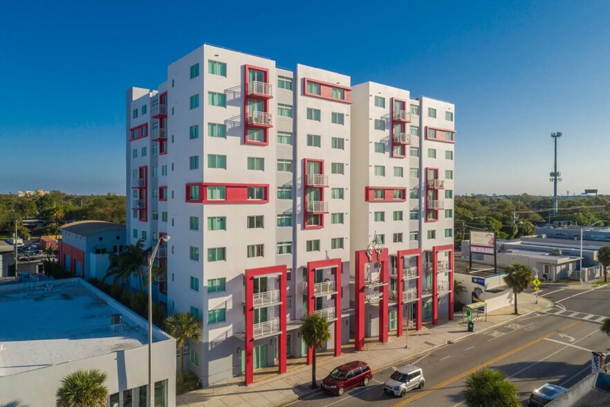 1551 NW 36th St, Miami, FL à louer - Photo de l’immeuble – Image 3 sur 6