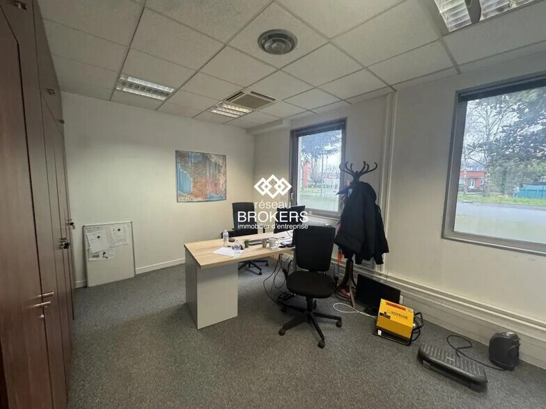Bureau dans La Courneuve à louer - Photo de l’immeuble – Image 3 sur 4