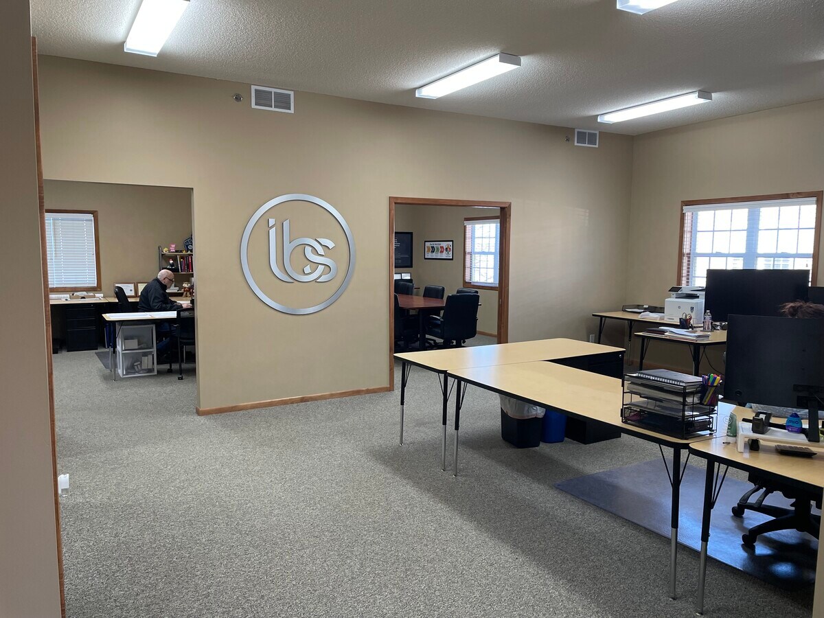2167 Northdale Blvd NW, Coon Rapids, MN 55433 - Lot 2167 - - Photo intérieure - Image 2 of 11