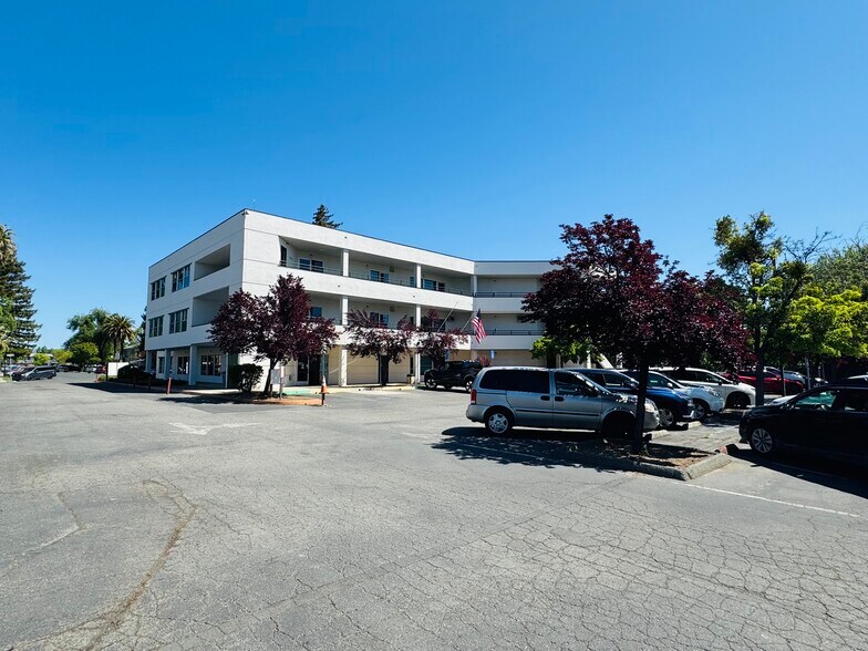 55 1st St, Lakeport, CA à louer - Photo de l’immeuble – Image 3 sur 17