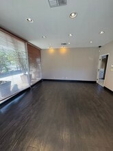 8964 Oso Ave, Chatsworth, CA à louer Photo de l’immeuble– Image 2 sur 9