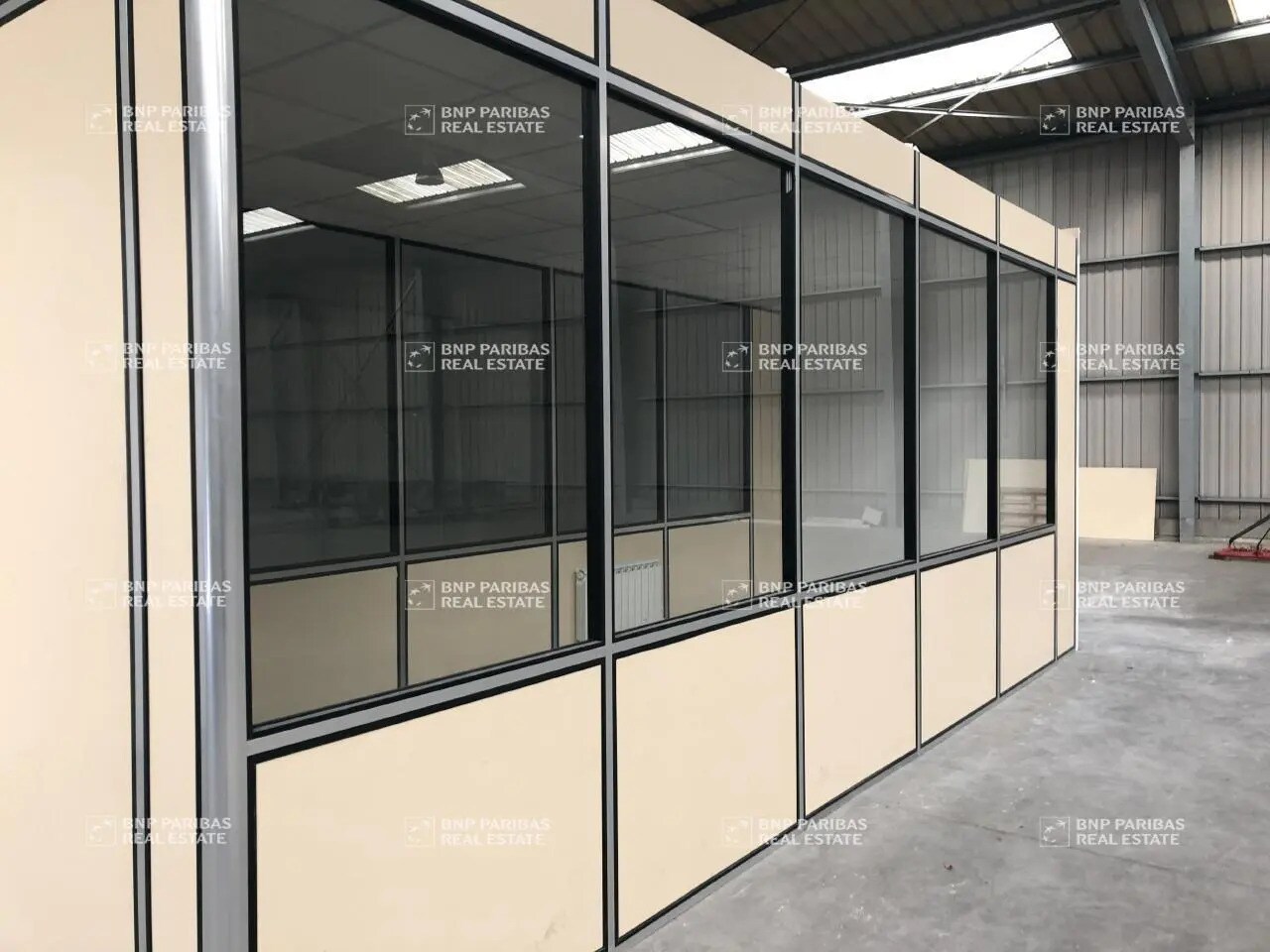 Bureau dans Betton à louer Photo principale– Image 1 sur 7