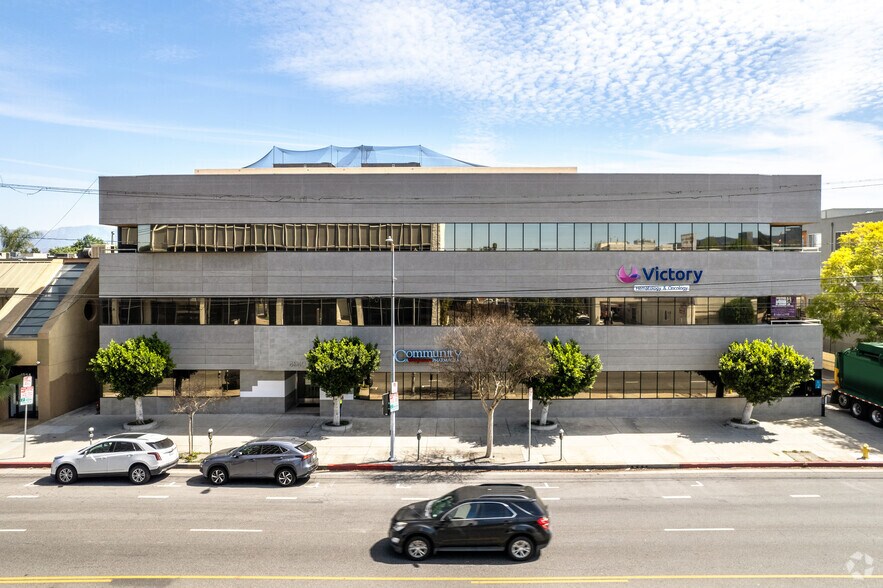 4940 Van Nuys Blvd, Sherman Oaks, CA à louer - Photo de l’immeuble – Image 3 sur 7