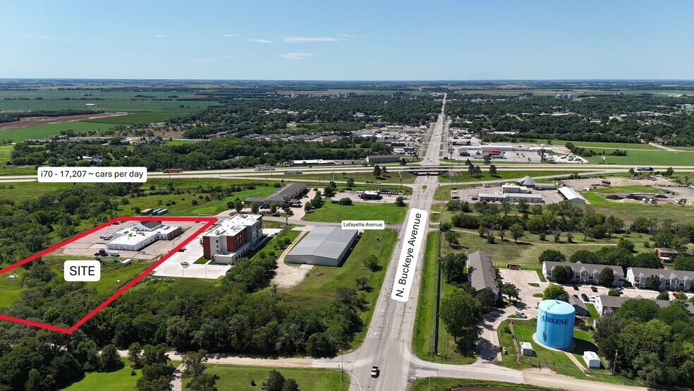 105 E Lafayette Ave, Abilene, KS à vendre - Aérien – Image 2 sur 12