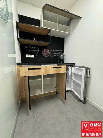 Local commercial dans Saint-Estève à louer - Photo de l’immeuble – Image 3 sur 6