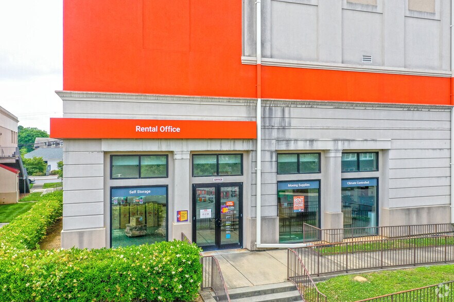 4715 Park Rd, Charlotte, NC à louer - Photo de l’immeuble – Image 3 sur 4