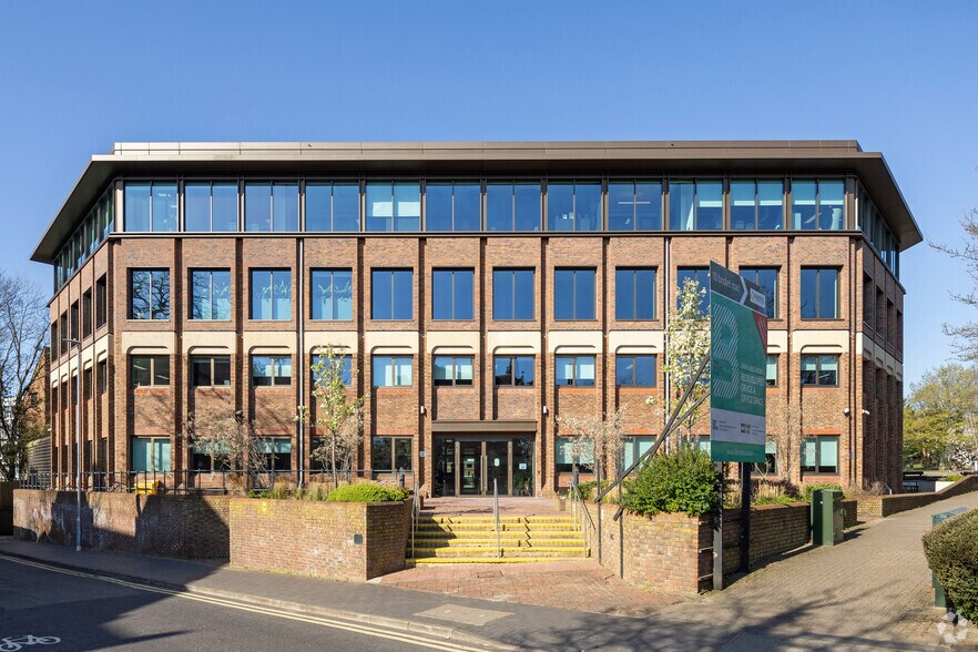 10 Bricket Rd, St Albans à louer - Photo principale – Image 1 sur 14