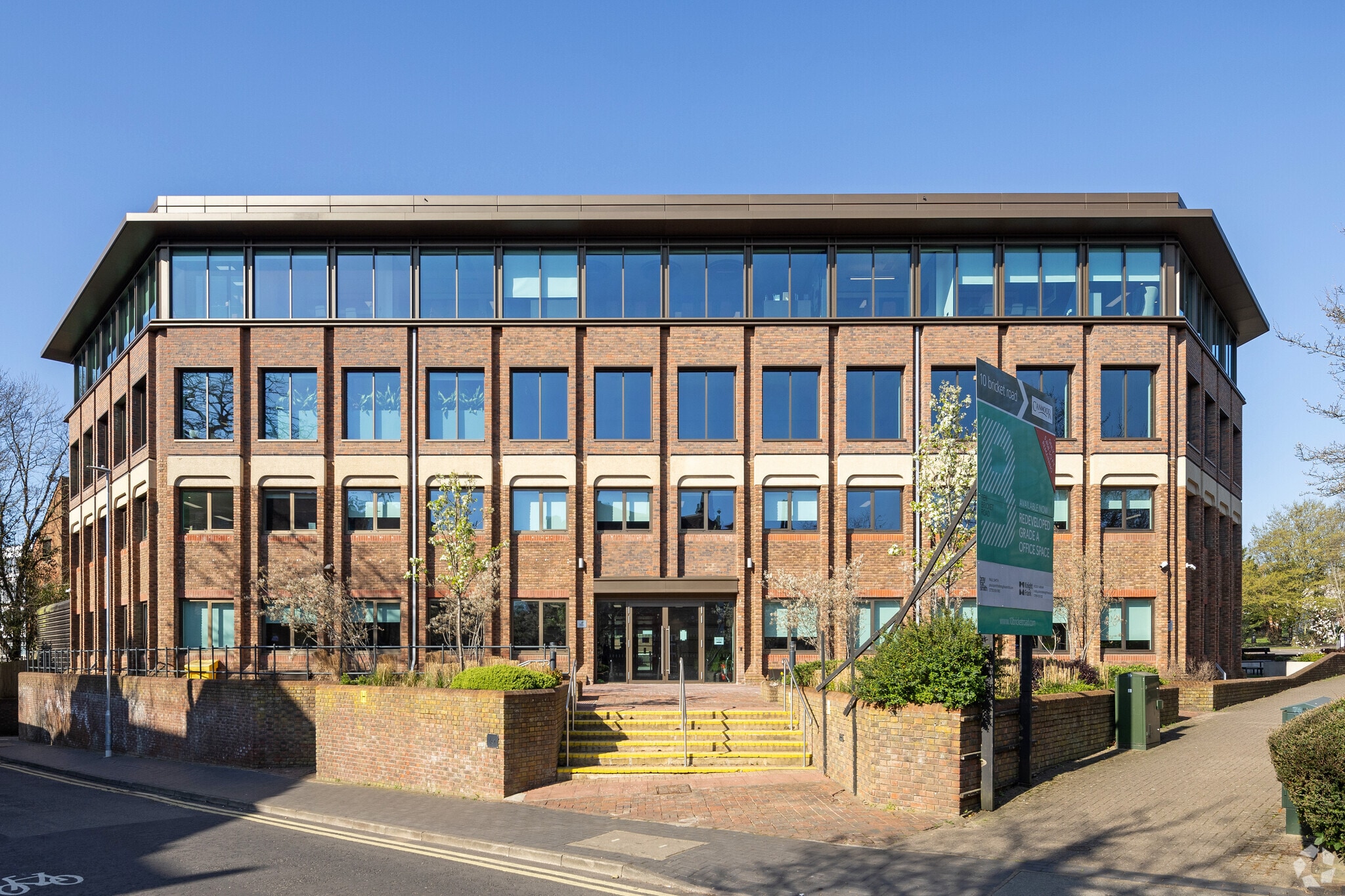 10 Bricket Rd, St Albans à louer Photo principale– Image 1 sur 15