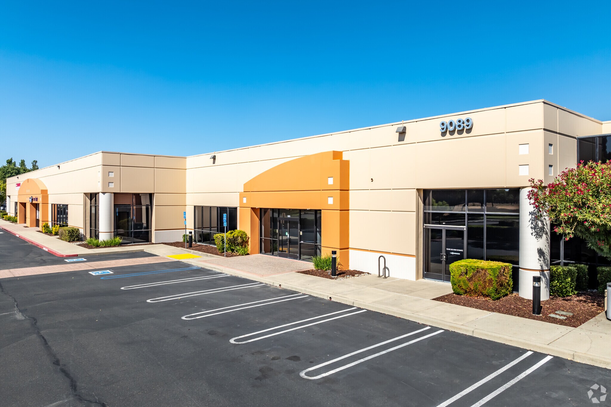 9083 Foothills Blvd, Roseville, CA à louer Photo de l’immeuble– Image 1 sur 6