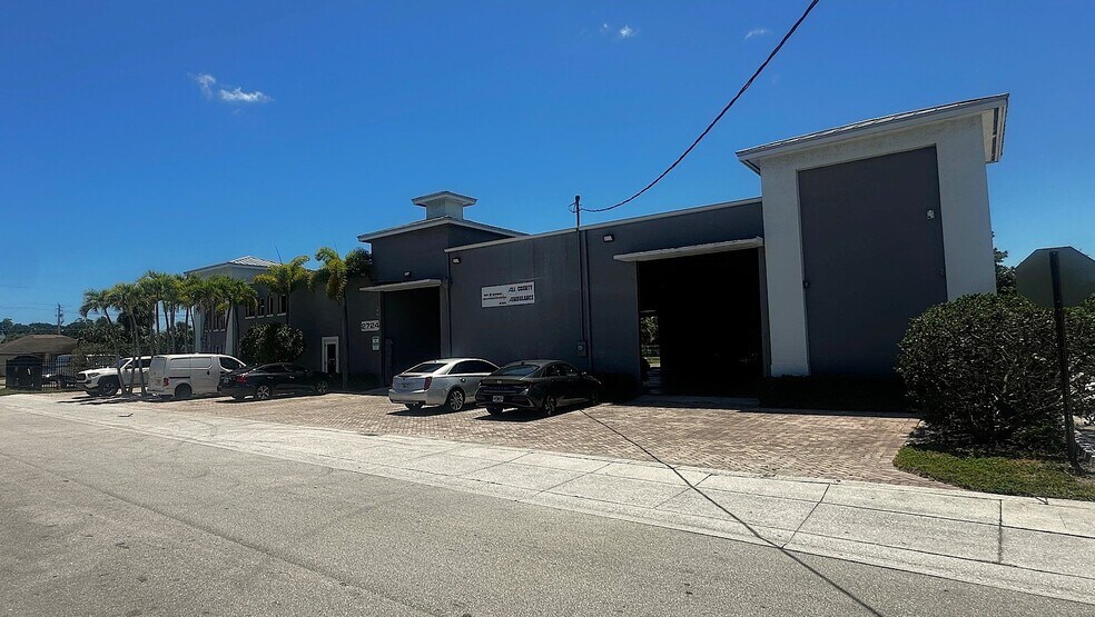 2724 Shawnee Ave, West Palm Beach, FL à louer - Photo de l’immeuble – Image 2 sur 14