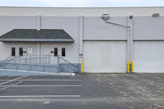 7950-7966 NW 14th St, Miami, FL à louer Photo de l’immeuble– Image 2 sur 14