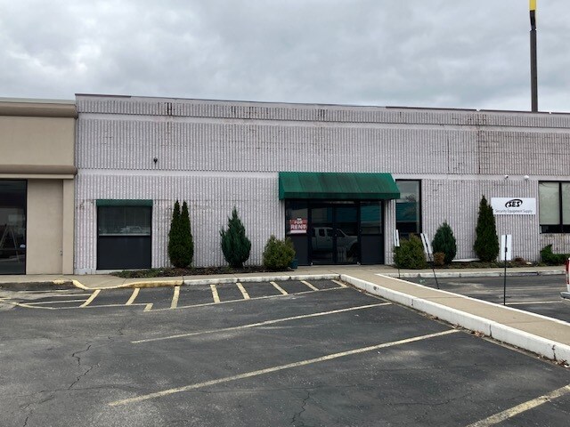 1-9 Fletcher Sq, Dunbar, WV à louer - Photo de l’immeuble – Image 2 sur 15