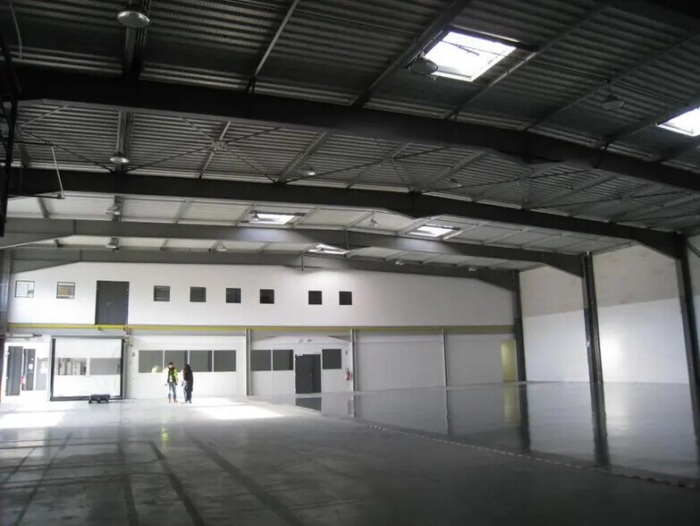 Industriel/Logistique dans Aubagne à louer - Photo de l’immeuble – Image 2 sur 9