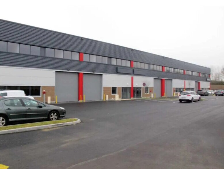 Local d’activités dans Aulnoy-lez-Valenciennes à louer - Photo de l’immeuble – Image 1 sur 4